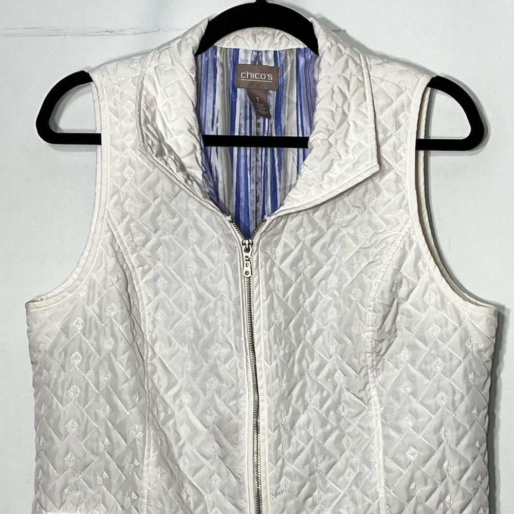 Chicos White Quilted Zip Front Vest Size 1 Medium Geometric Embroidered Lined - Picture 3 of 8